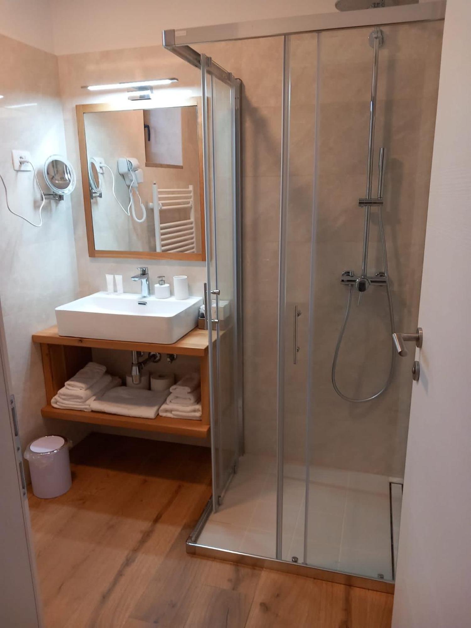 G House Hotel Dutovlje Luaran gambar